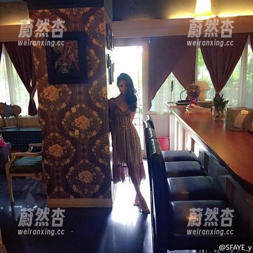 李嘉欣97 微密圈 - 李嘉欣97与棉袜的绝妙搭配,摄影师真够会选色。