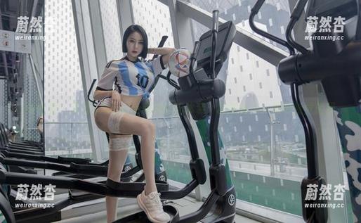 微密圈 - 果儿Victoria和她的连体装：图册里不一样的视觉旅程