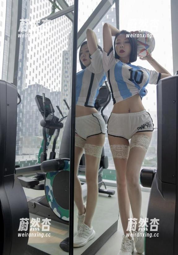 微密圈 - 果儿Victoria日常：随便拍的写真也能让你皱眉