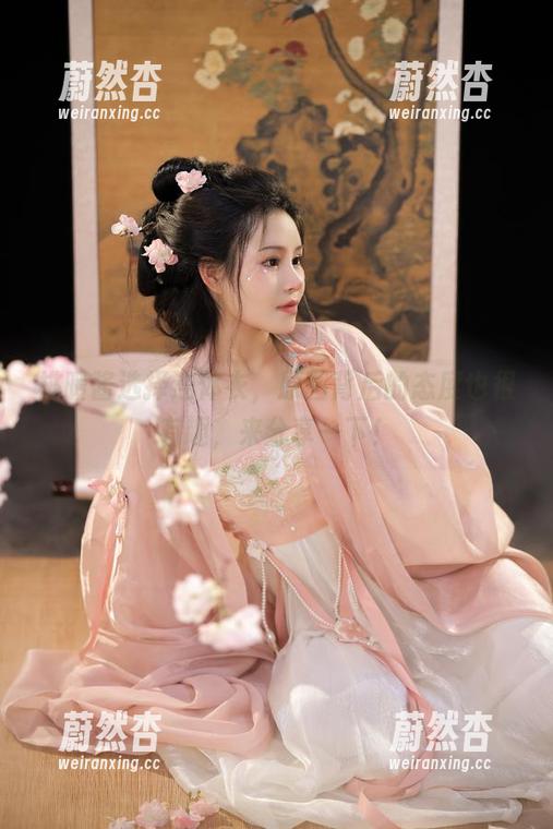 桃暖酱 桃暖酱选择连体衣,原图背后的态度也很有趣,来分享一下!