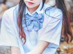 桜桃喵最新写真：内衣与梦游的微妙关系，谁还在追剧？