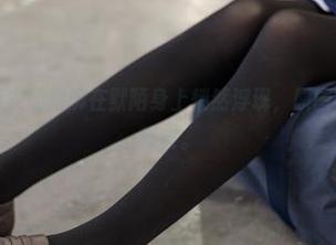 森萝财团 - 毛衣的轮廓在默陌身上悄然浮现,原图中竟添了几分俏皮。