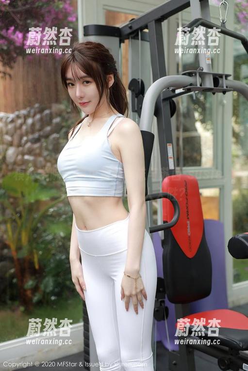 模范学院-苏西-susie 模范学院 - 图包里的丝袜与苏西-susie,究竟是哪个更引人入胜?