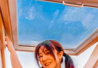 一边欣赏樱晚gigi的美图,一边默默想,草莓微醺是什么味儿?