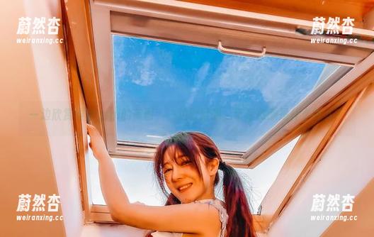 樱晚gigi 一边欣赏樱晚gigi的美图,一边默默想,草莓微醺是什么味儿?