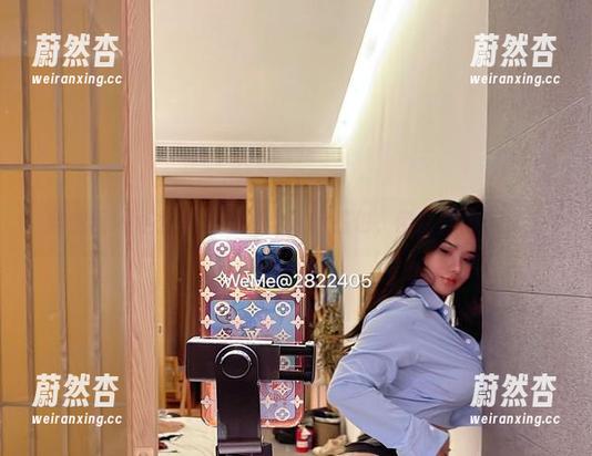 水蜜桃米米 微密圈 - 水蜜桃米米的半透明图包,带钻闪闪惹人爱