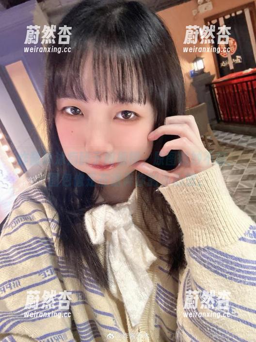 炸酱沐沐 炸酱沐沐痴醉于间桐樱,原图微妙不明,图包像是在逗弄你的小心思。