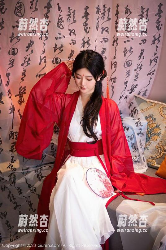 秀人网-俞漫 秀人网 - 与俞漫共品‘厨娘写真’,原图里藏着更多心意