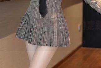 秀人网 - 暖心之选:吴思晚的定制圣诞写真,让你怦然心动。