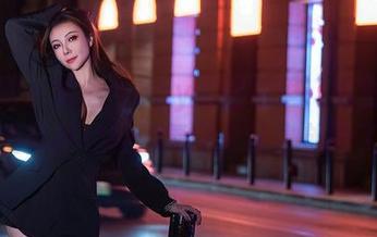 秀人网 - 姚若兮vay的图包里，裤里丝垂落处那种轻松氛围太让人放松了