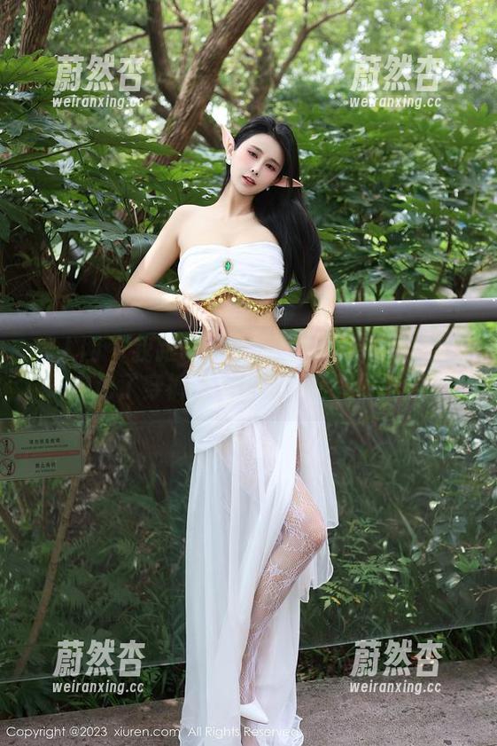 秀人网-小芭乐 秀人网 - 我跟小芭乐的连衣裙有个约会——忘记了穿裤子…好吧,套图不需要!