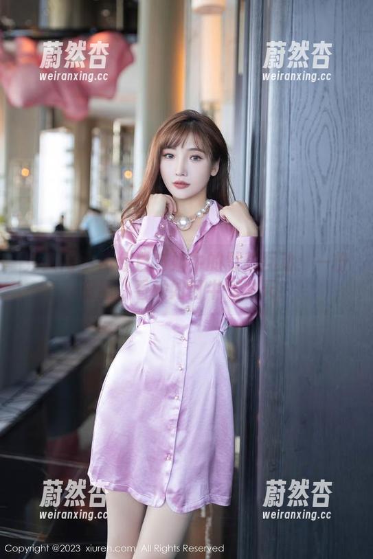 秀人网-田兮白 秀人网 - 田兮白与奶牛的默契互动:一份资源,看她如何牛气冲天!