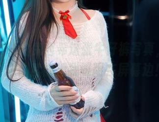 秀人网 - 白兔西希这张牛仔裤写真，多几个原图就能把我吸附在屏幕边！