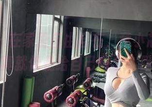 微密圈 - 在家里自由自在，童小芯的定制写真就像是给自己放个小假。