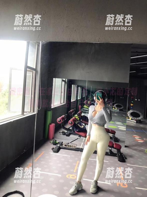 微密圈 - 在家里自由自在，童小芯的定制写真就像是给自己放个小假。