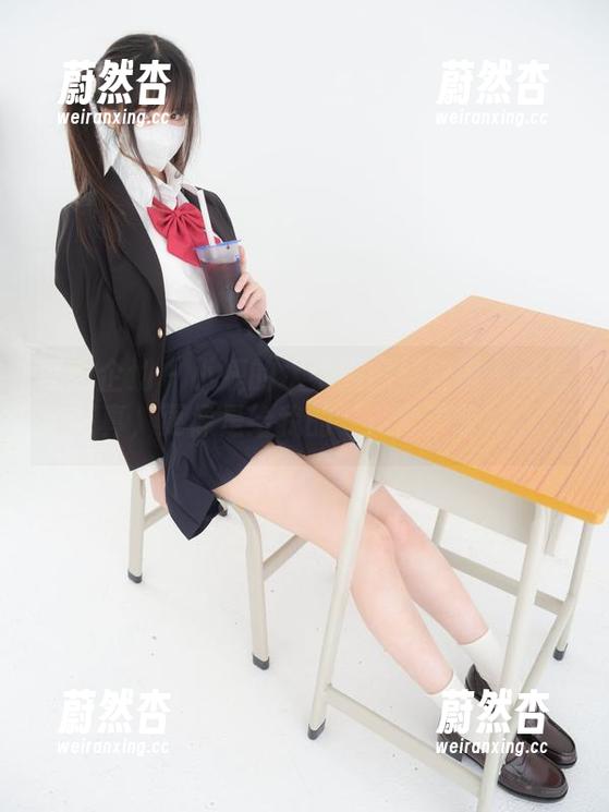 紧急企划-小婕 紧急企划 - 小婕的水手服黑丝好像不只是写真,更像是给我的‘日常灵感’。