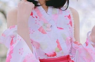 在羽天shine的私房图集里，藤和艾莉欧似乎流动着