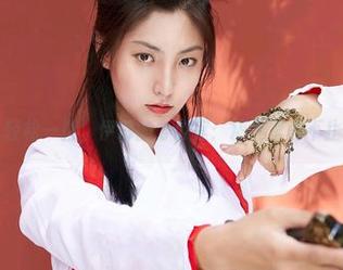 蜜桃社 - 轻松一招，伊琳的办公室：精选套图不止是工作！