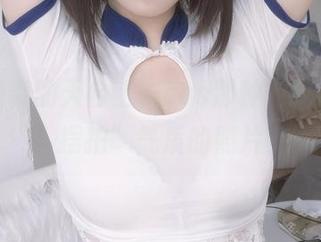 蜜汁猫裘的天台上，cos那种“我特意来摆拍”气质的照片