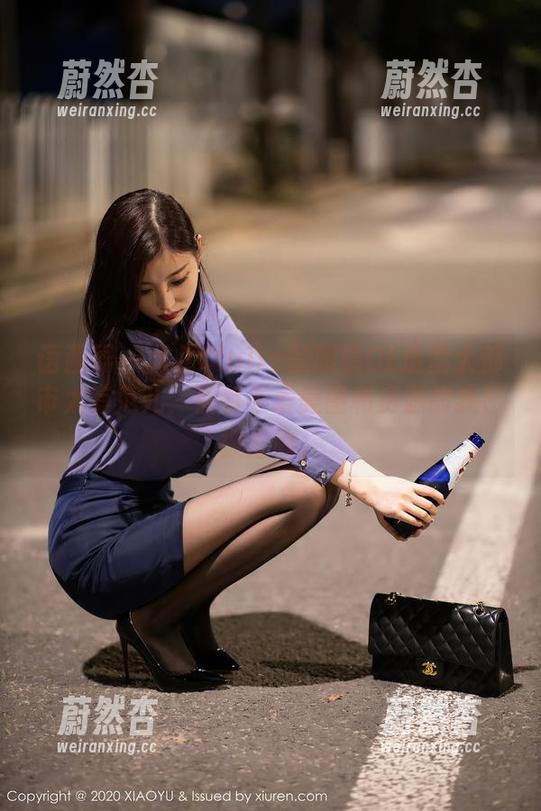 语画界-允儿Claire 语画界 - 允儿Claire的眼镜OL造型太都市太有范儿,假装不爱美图和资源的我已被击败。