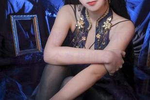 每次看里见年一的写真，我不得不承认，能代是个奇怪的名字。