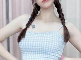 一部让人想回到校园的高清写真集:鹿八岁baby与学妹的梦游时光!