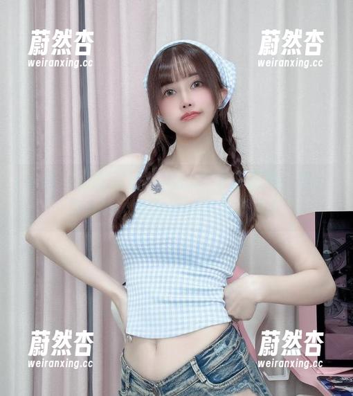 鹿八岁baby 一部让人想回到校园的高清写真集:鹿八岁baby与学妹的梦游时光!