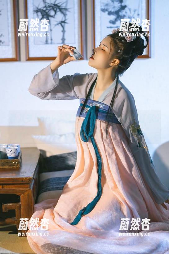 鹿八岁baby 鹿八岁baby大冒险:金发可爱女孩打怪COS,原图排队中!